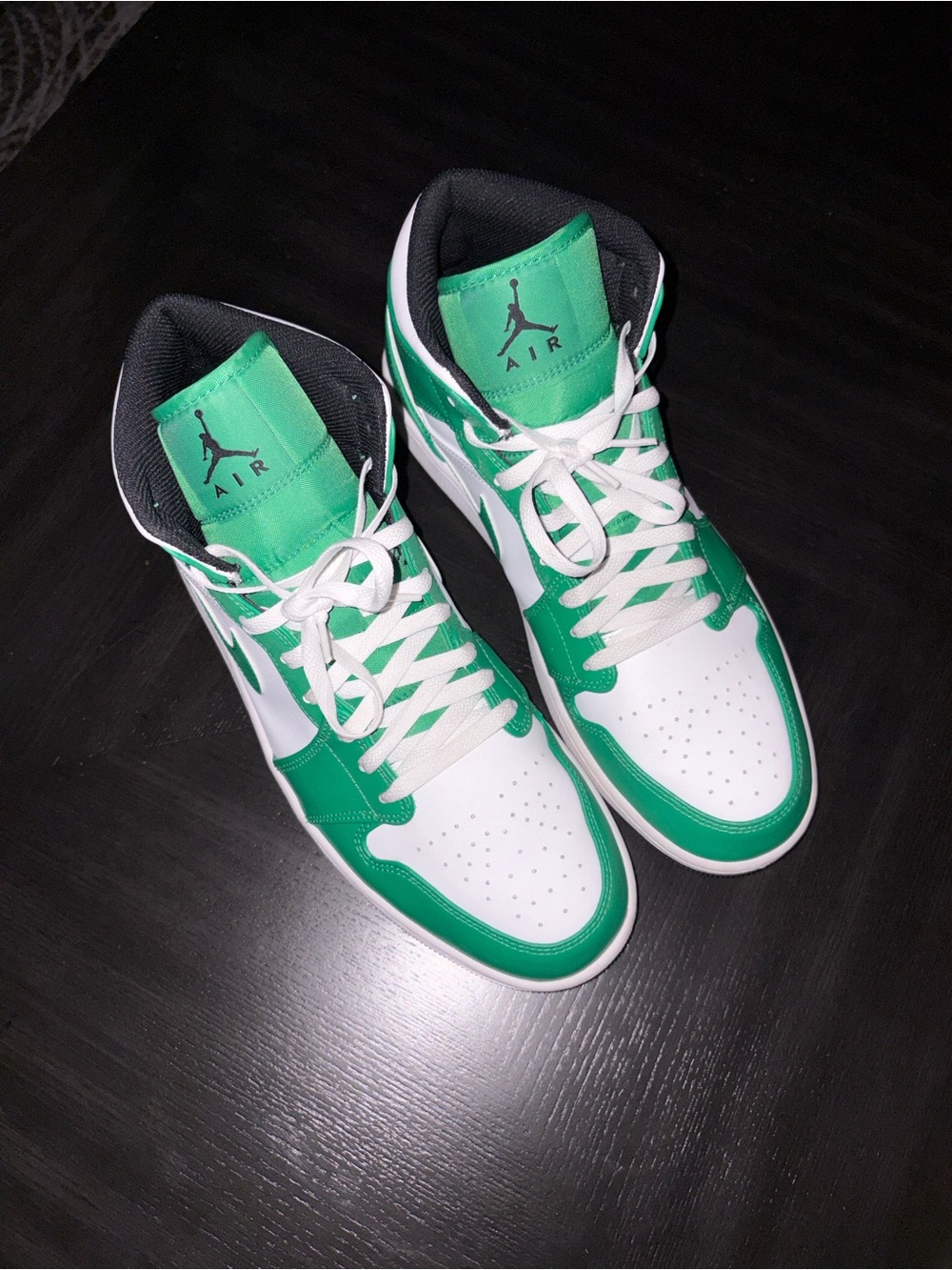 Air Jordan 1 Mid Lucky Green